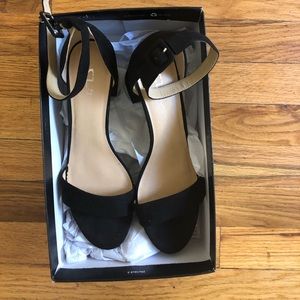 Brand New Chinese Laundry Black Trap Heels